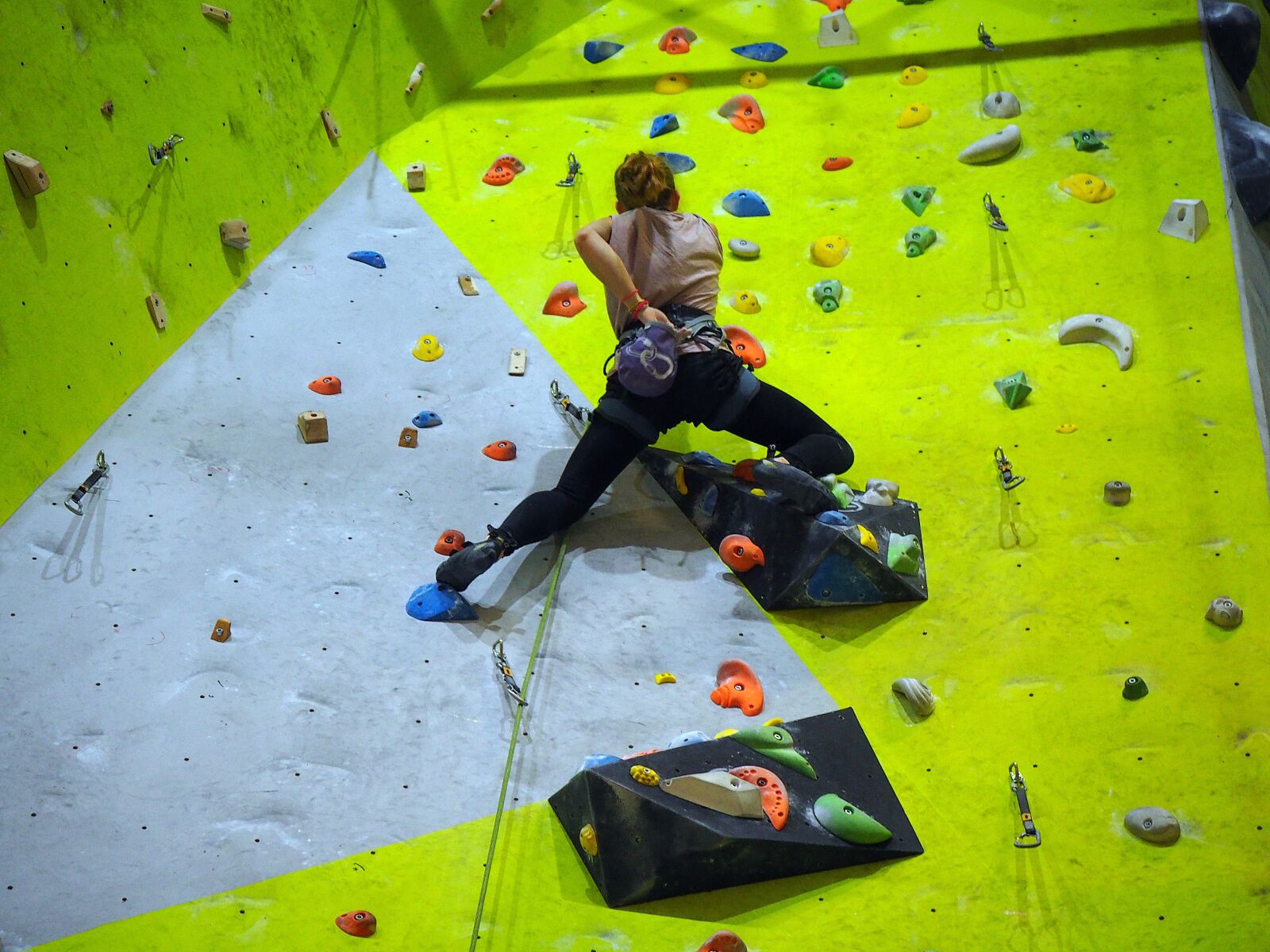 Olympus OM-D E-M10 II + LUMIX G VARIO 45-150/F4.0-5.6 sample photo. Sport, rock climbing wall photography