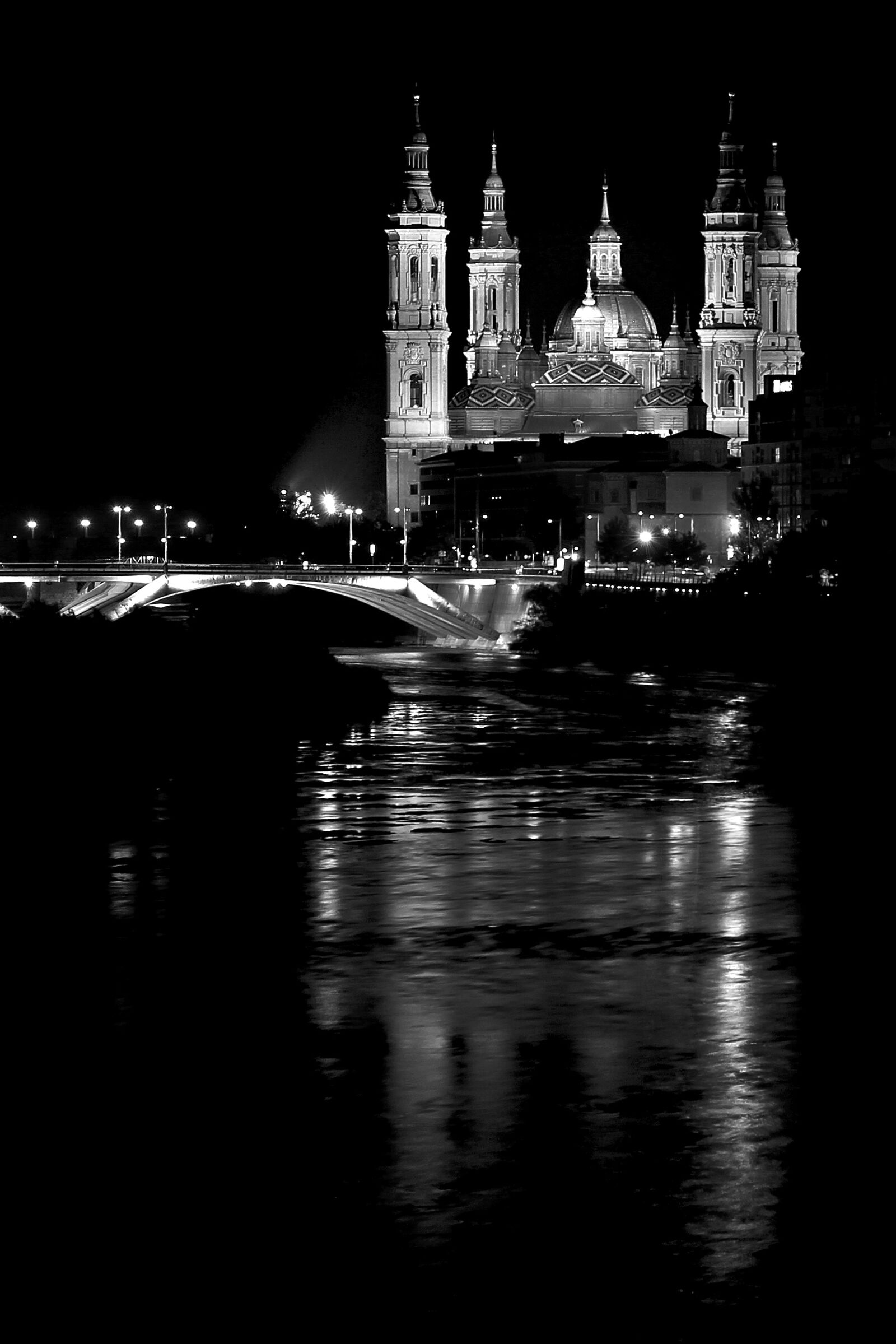 Canon EOS 60D + Canon EF 50mm F1.8 STM sample photo. Night, church, cathedral photography