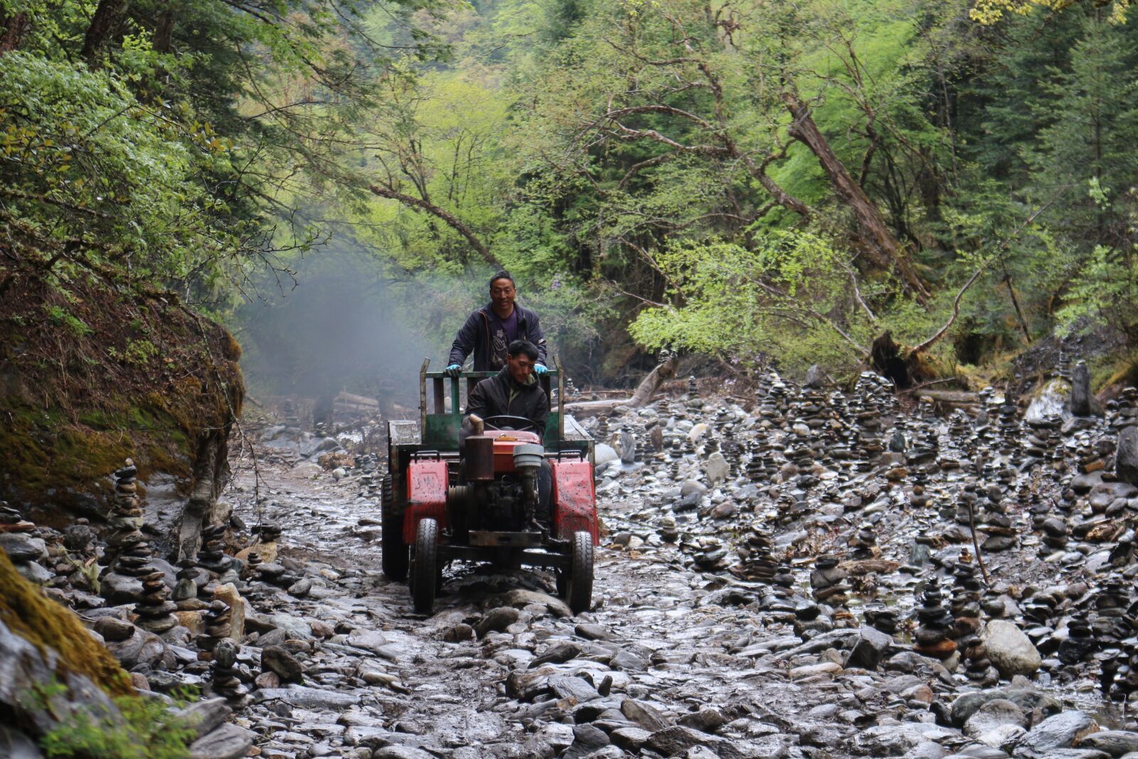 Canon EOS 700D (EOS Rebel T5i / EOS Kiss X7i) sample photo. Valley, shangri-la's, river photography
