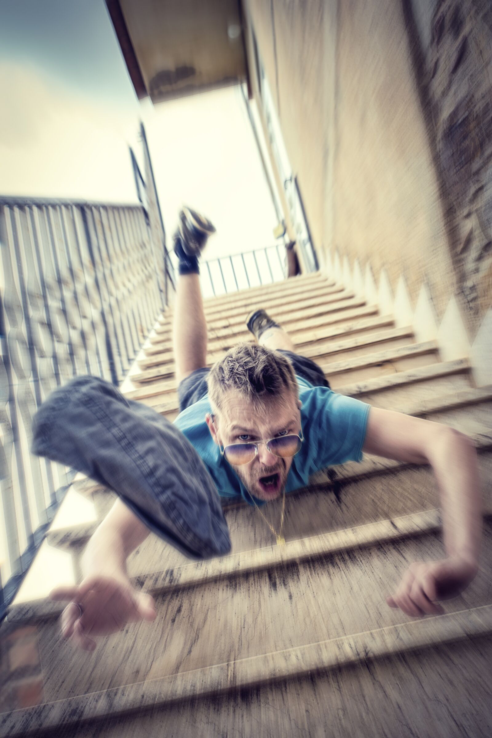 Canon EOS 6D + Canon EF 17-40mm F4L USM sample photo. Staircase, falling, stairway photography