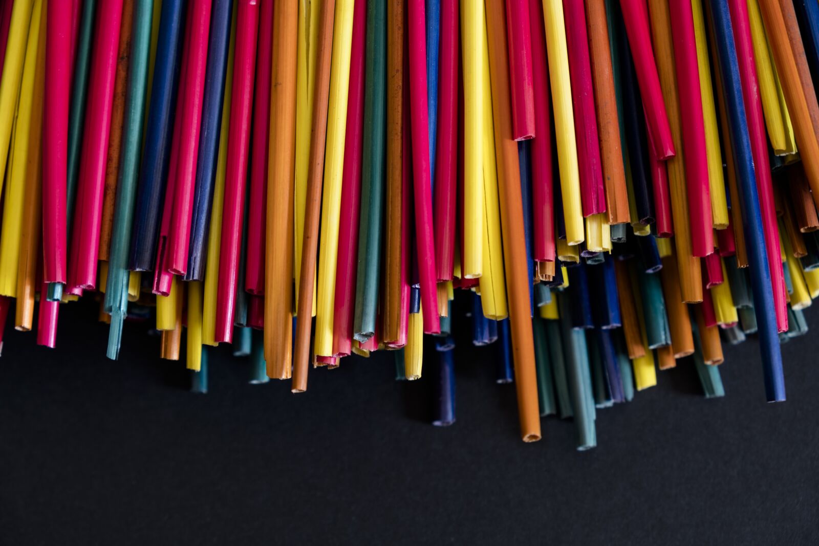 Fujifilm XF 18-55mm F2.8-4 R LM OIS sample photo. Straw, tinker, colorful photography