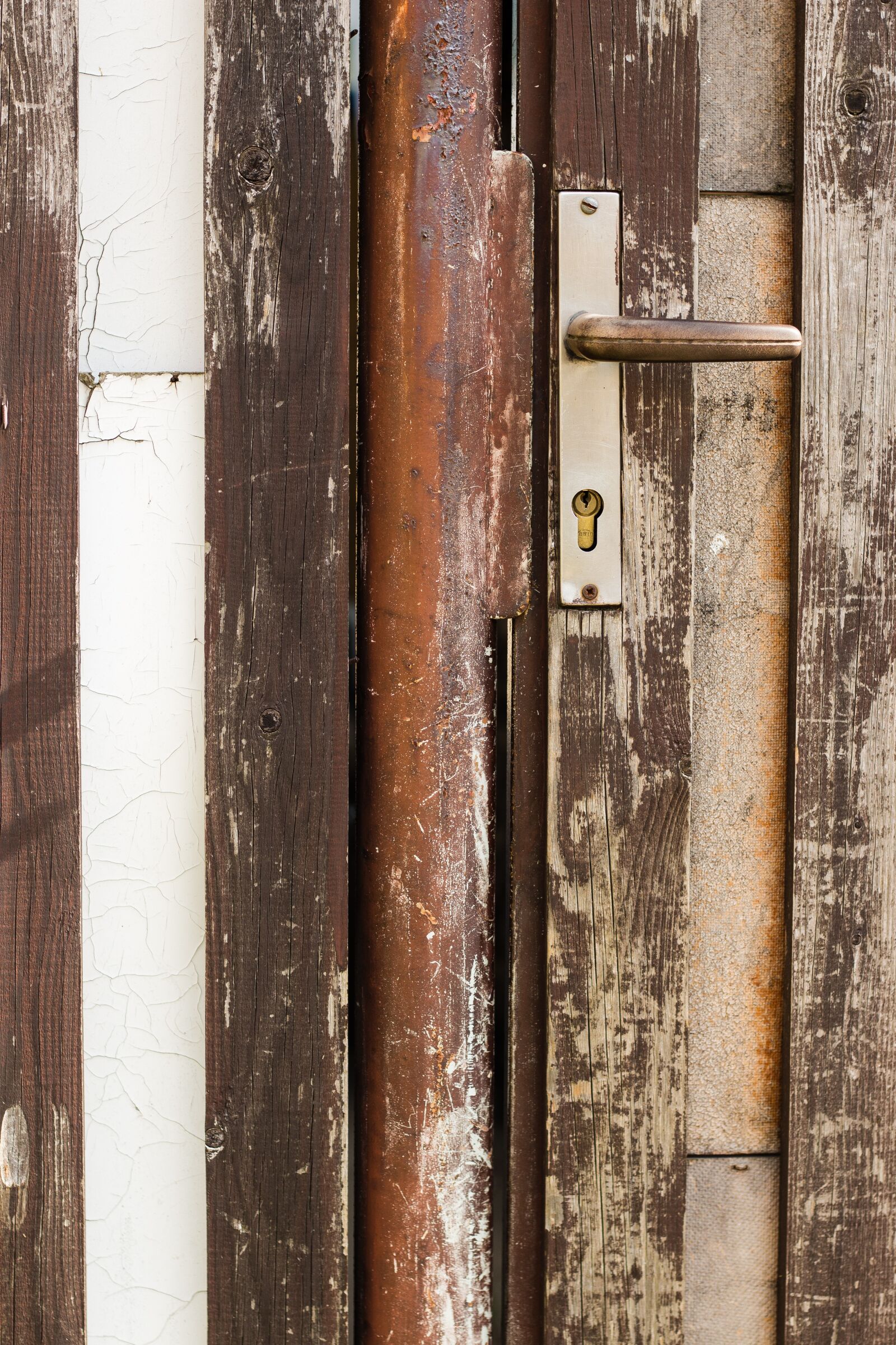Canon EOS 700D (EOS Rebel T5i / EOS Kiss X7i) + Canon EF 50mm F1.8 STM sample photo. Door, handle, open photography