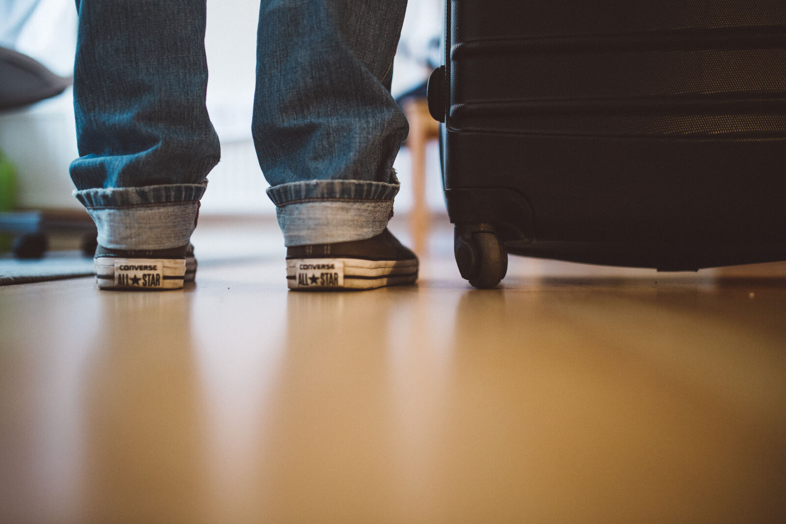 Canon EOS 6D + Sigma 35mm F1.4 DG HSM Art sample photo. Case, flight, luggage, shoes photography