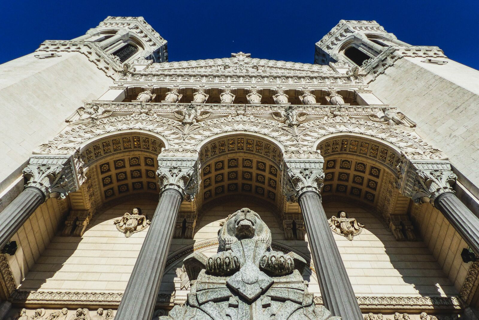 Panasonic Lumix DMC-FZ200 sample photo. Basilica, lyon, architecture photography