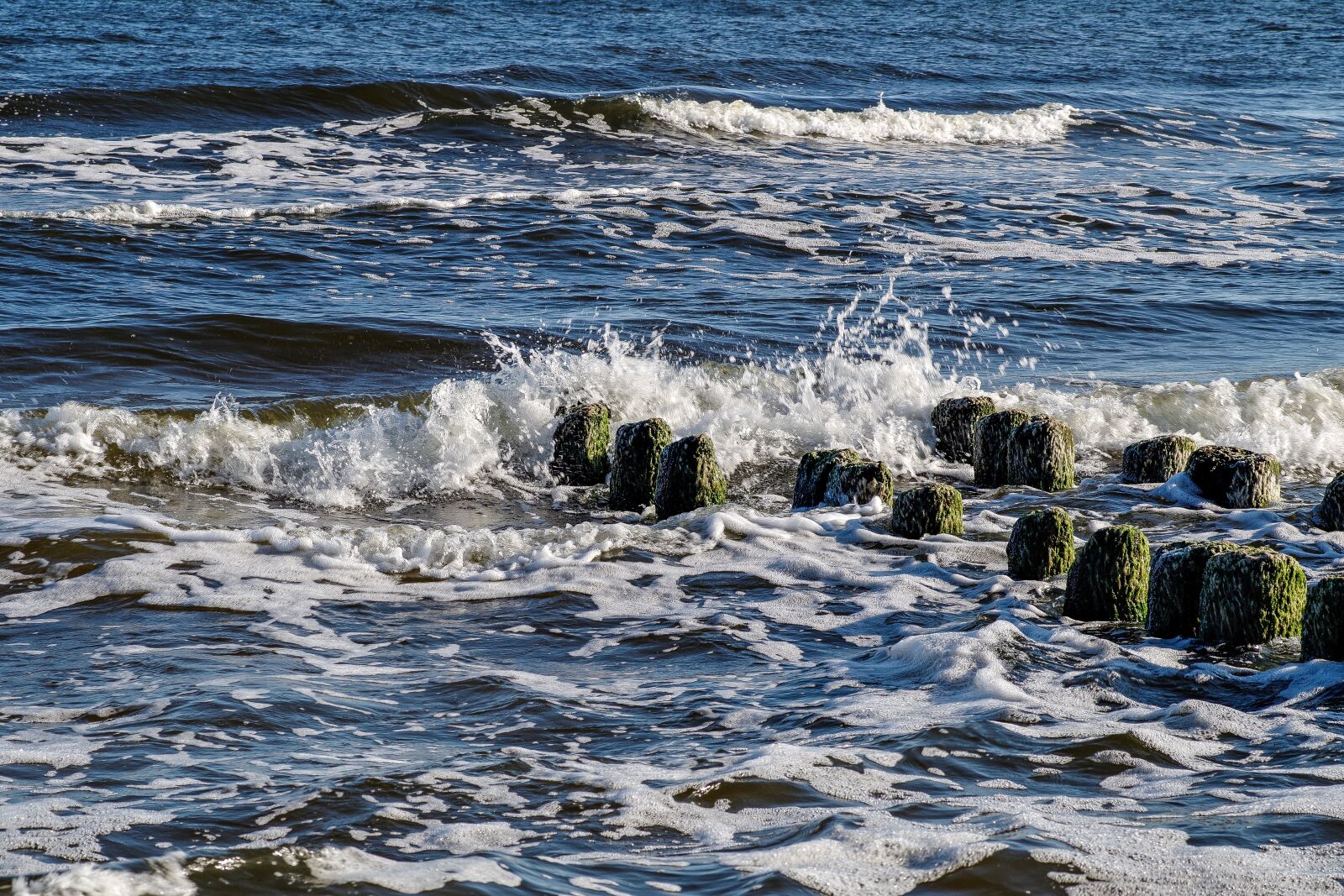 Pentax K-S2 sample photo. Sea breeze, the waves photography