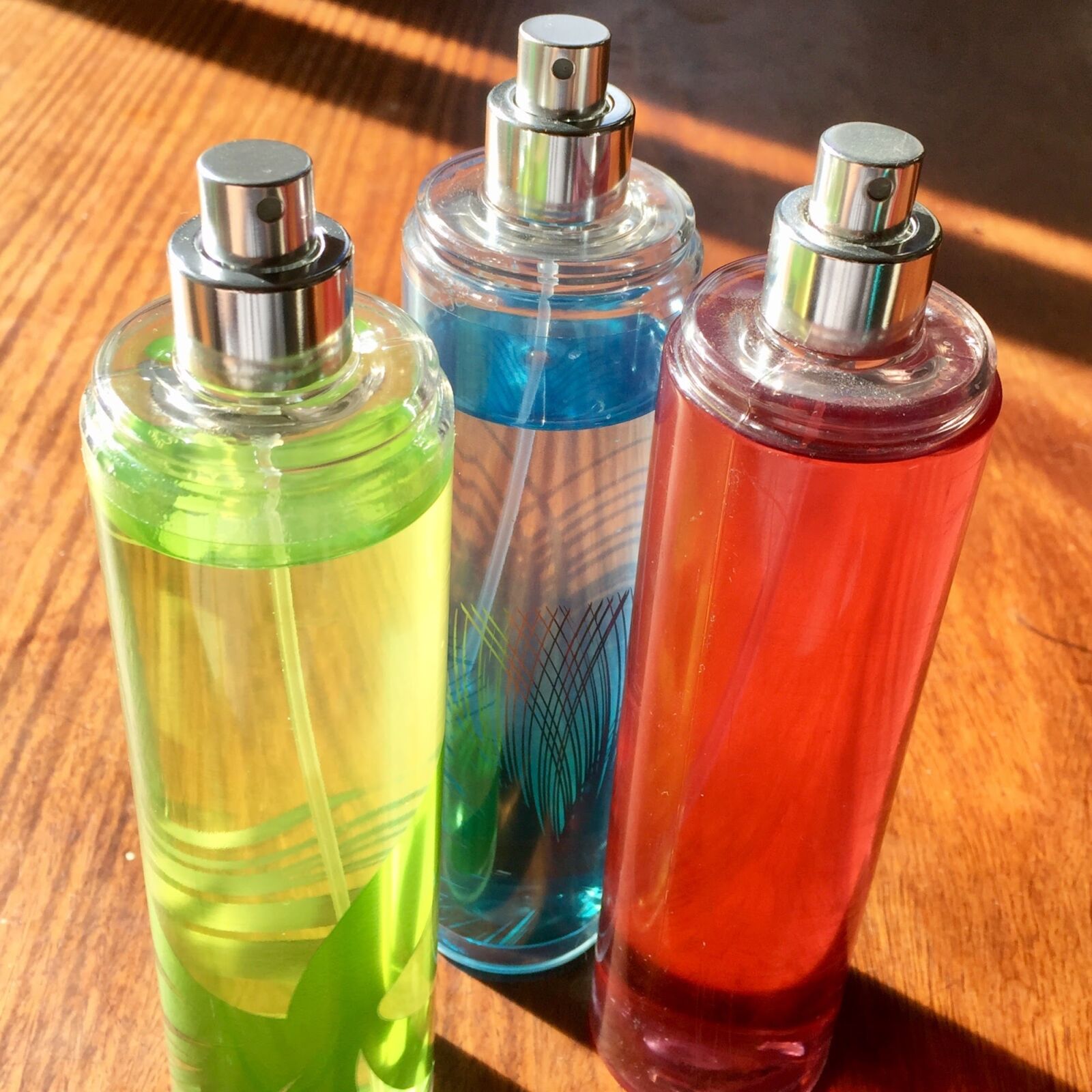 iPhone 6 Plus back camera 4.15mm f/2.2 sample photo. Perfume, bottle, spray photography