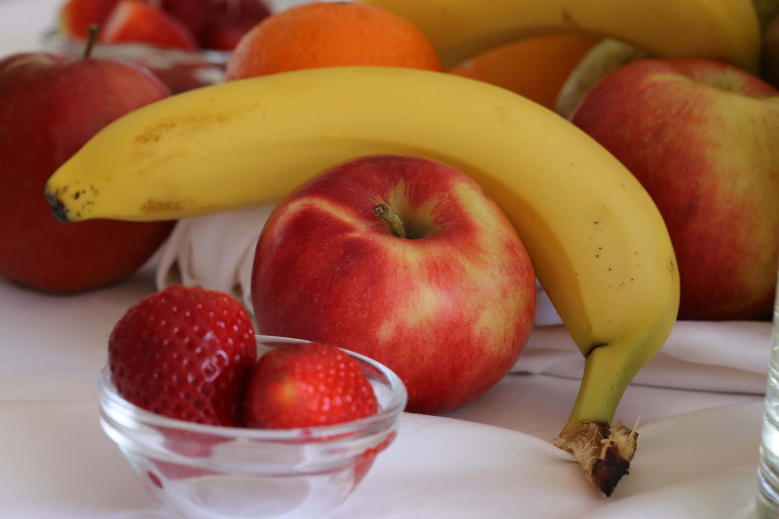 Canon EF 100mm F2.8 Macro USM sample photo. Apples, banana, strawberries, fresh photography