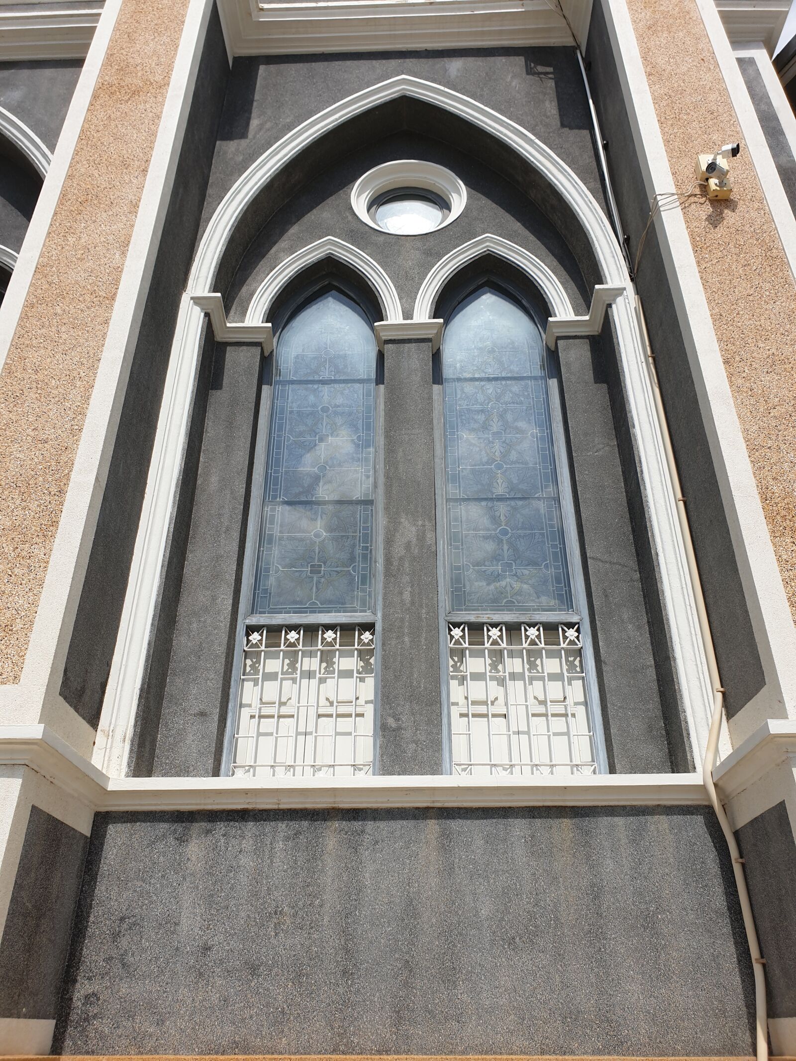 Samsung Galaxy S9+ sample photo. Church, measure, window photography