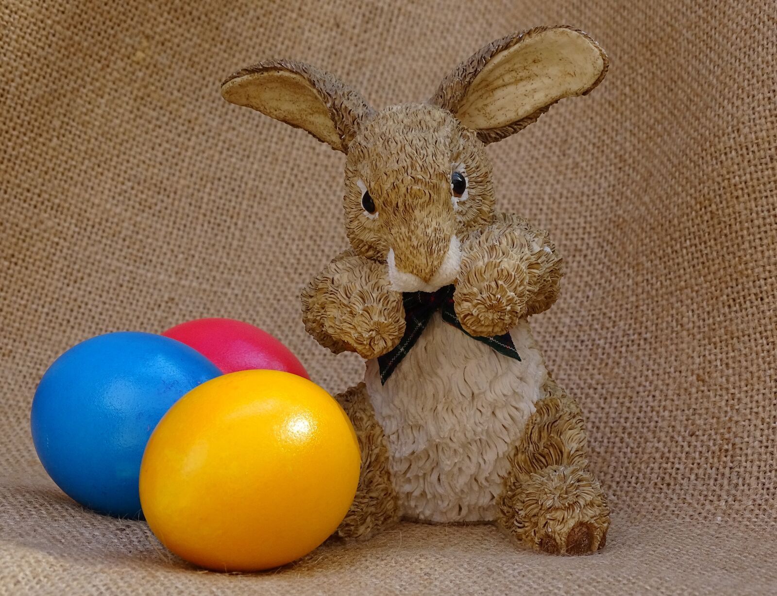 Sony Cyber-shot DSC-HX400V sample photo. Easter bunny, easter egg photography