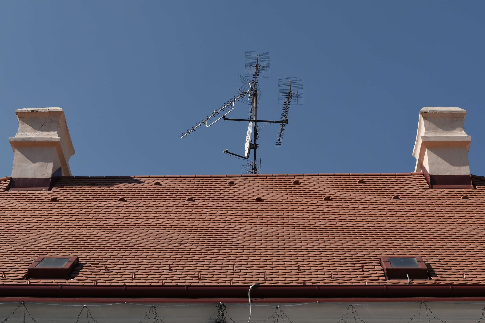Nikon D5500 sample photo. Antenna, roof, architecture, rooftop photography