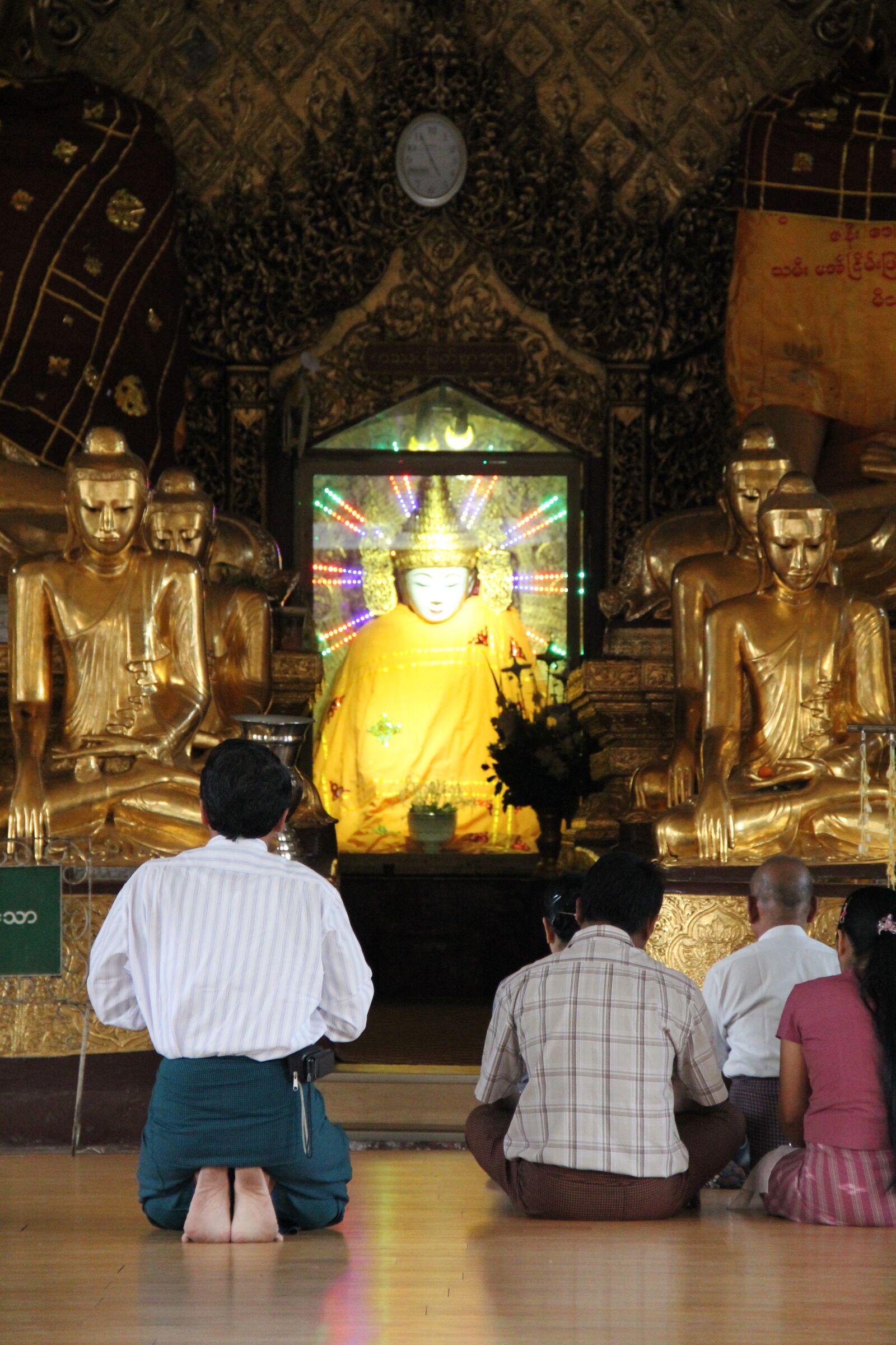 Canon EOS 60D sample photo. Faith, pray, buddhism photography