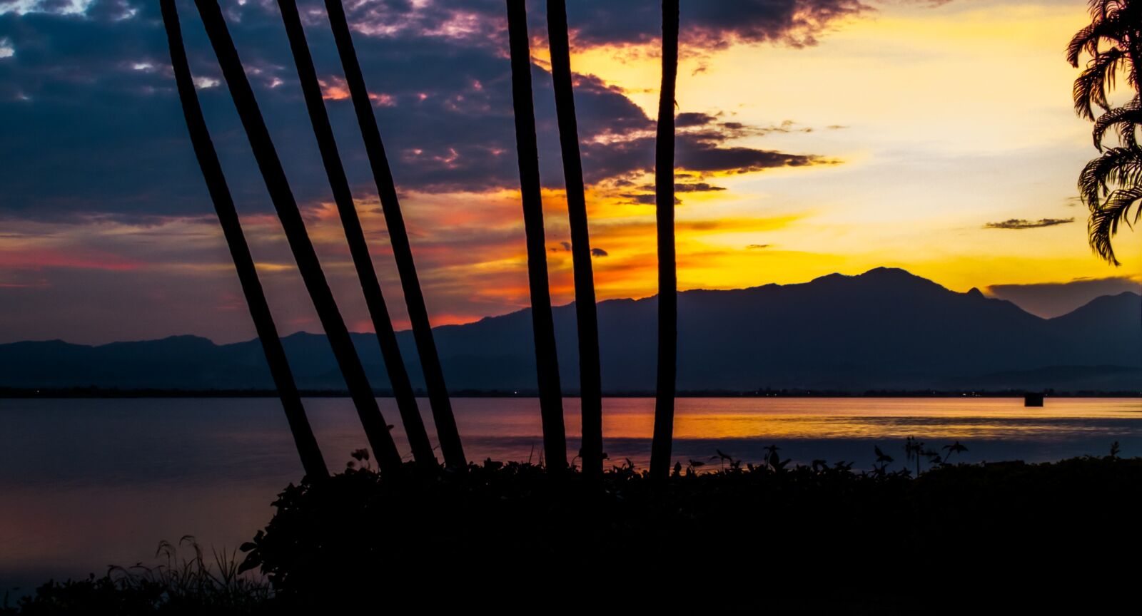 Fujifilm X-S1 sample photo. Lake, seascape, sunset photography