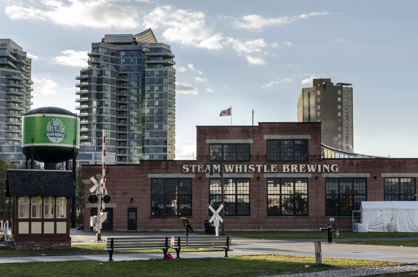 Nikon D7000 + Nikon AF-S DX Nikkor 35mm F1.8G sample photo. Beer, brewery, buildings, downtown photography
