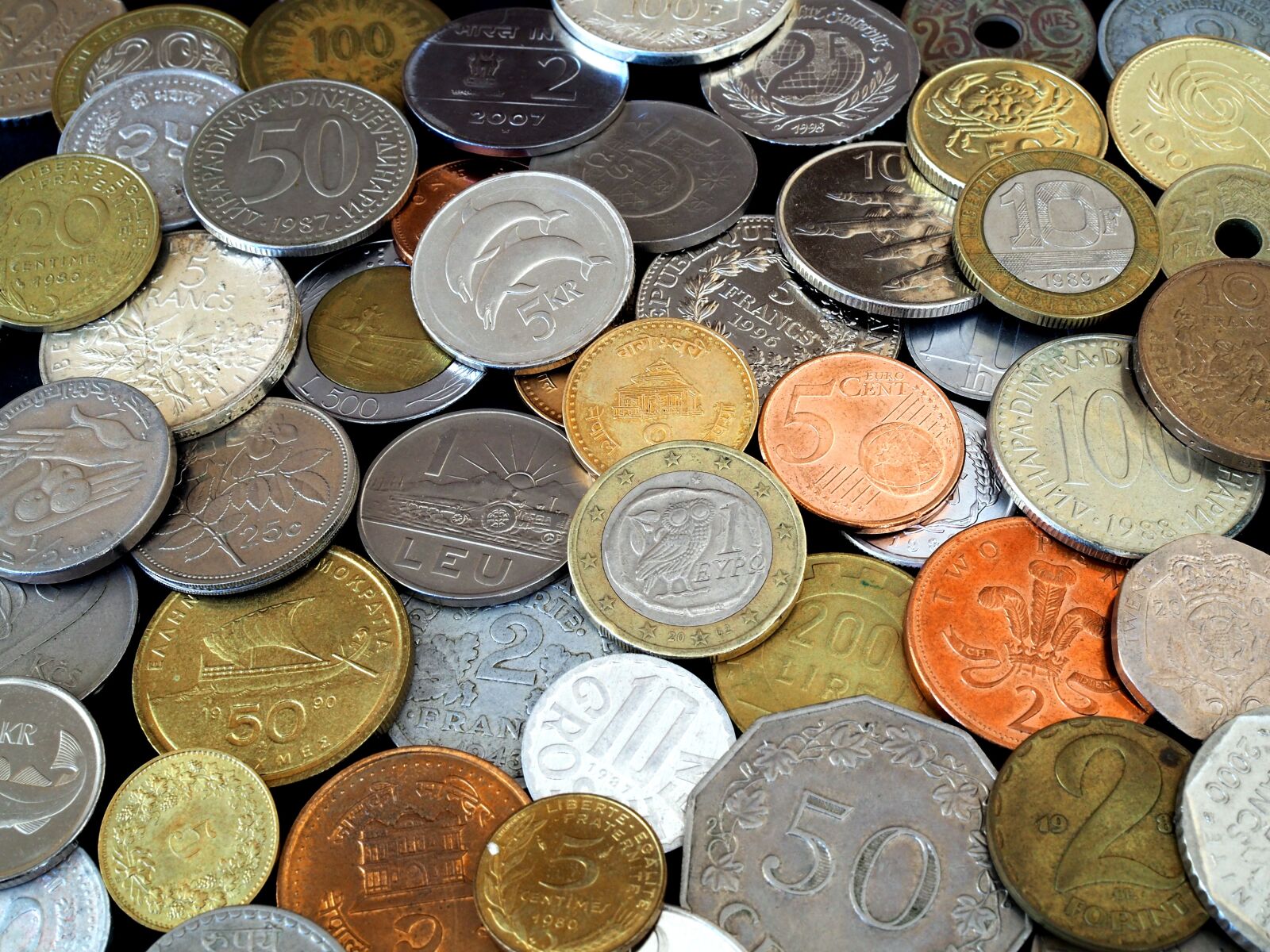 Olympus OM-D E-M10 II sample photo. Coins, parts, metal photography