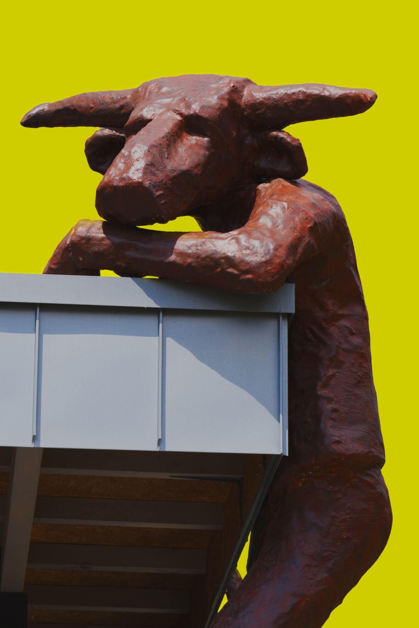 Fujifilm X-T2 + Fujifilm XF 55-200mm F3.5-4.8 R LM OIS sample photo. Minotaur, sculpture, horns photography