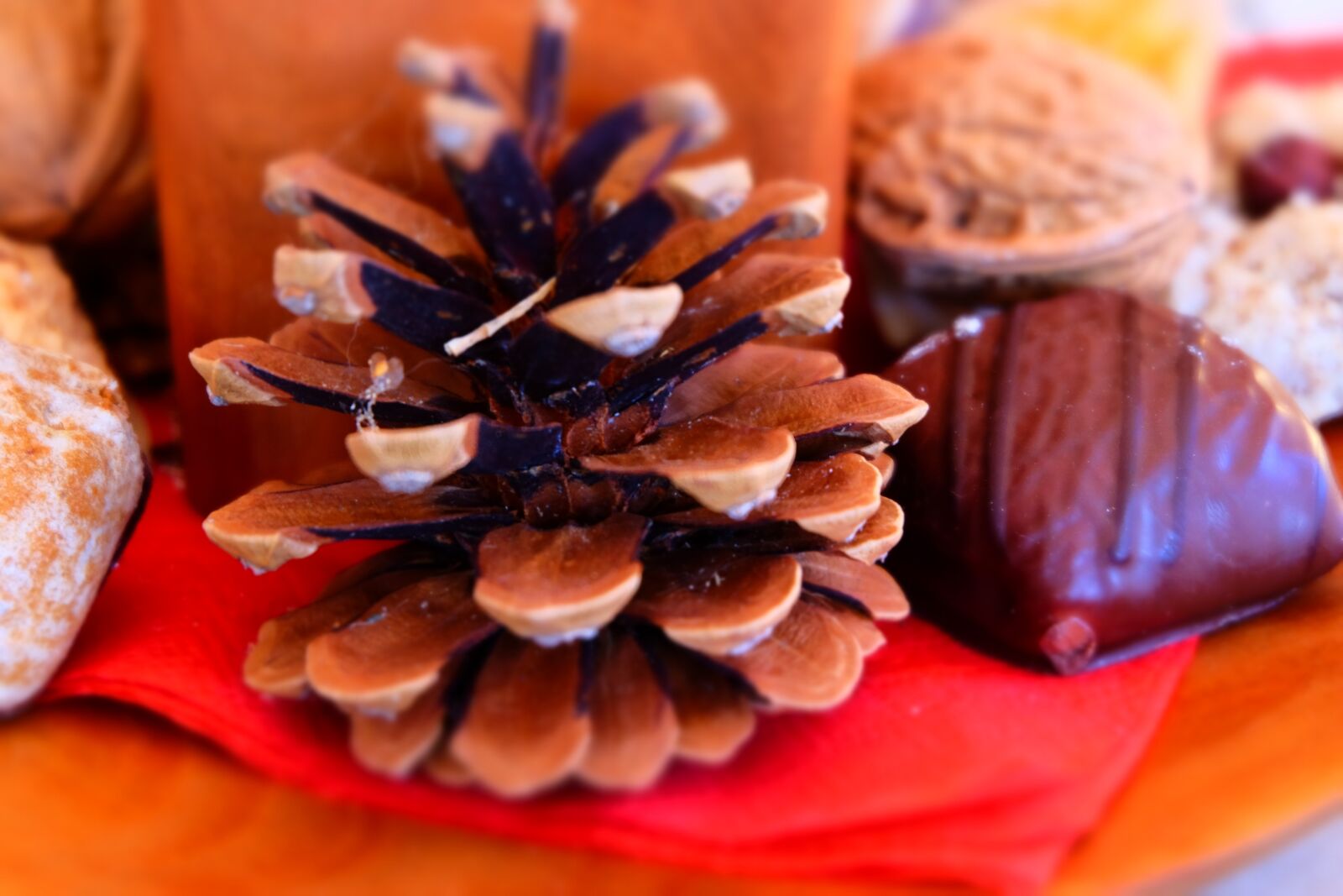 Fujifilm XC 16-50mm F3.5-5.6 OIS II sample photo. Pine cones, advent, gingerbread photography