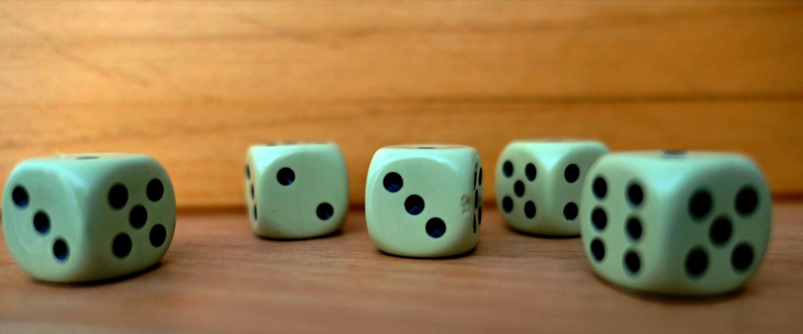 Panasonic Lumix DMC-LX10 (Lumix DMC-LX15) sample photo. Cube, craps, eyes photography