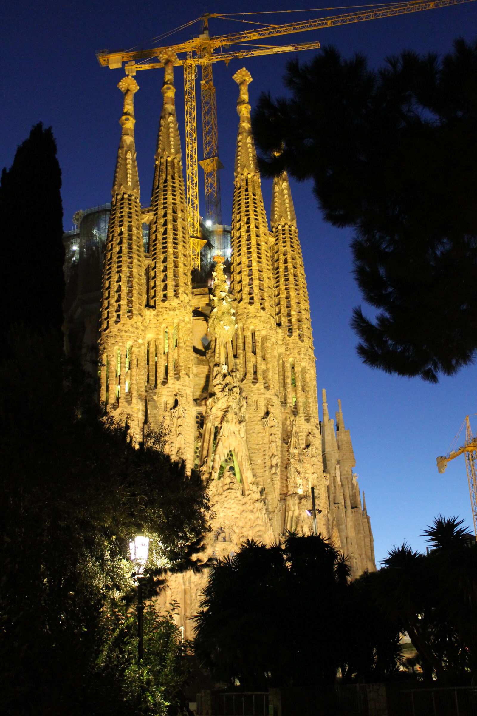 Canon EOS 1100D (EOS Rebel T3 / EOS Kiss X50) sample photo. Sagrada, familia, de, barcelona photography