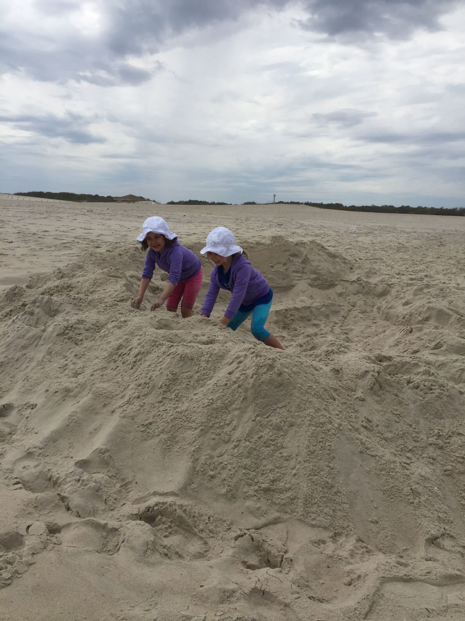 iPhone 6 Plus back camera 4.15mm f/2.2 sample photo. Beach, kids, twins photography