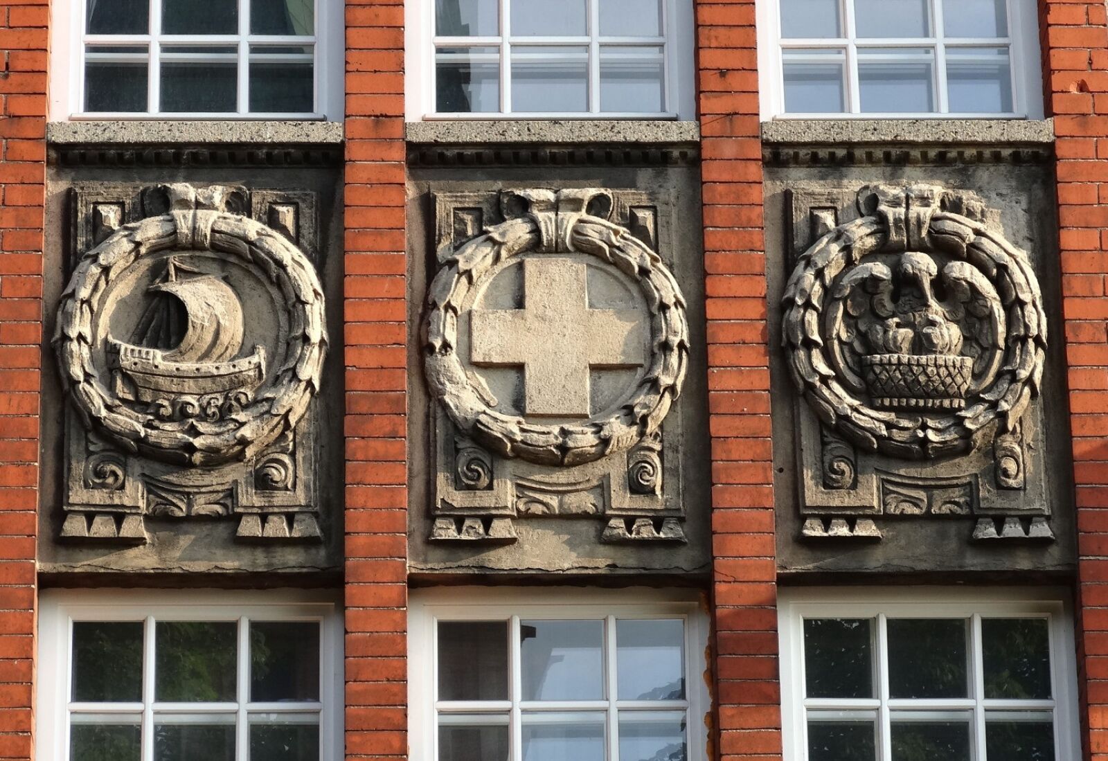 Sony Cyber-shot DSC-HX20V sample photo. Bydgoszcz, relief, decor photography
