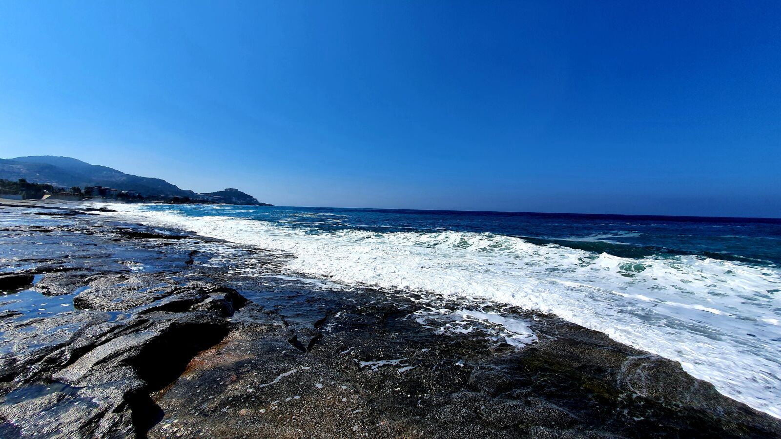 Samsung Galaxy S10e sample photo. Marine, beach, wave photography