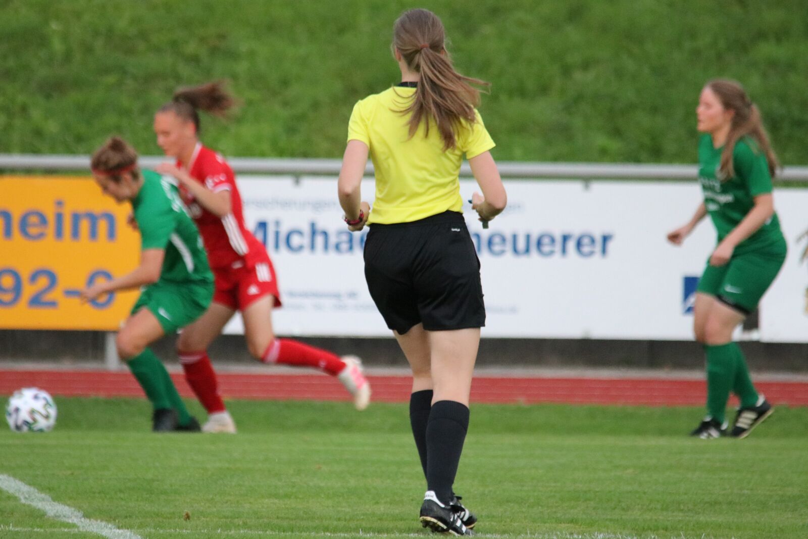 Canon EOS 80D sample photo. Referee, women, team photography