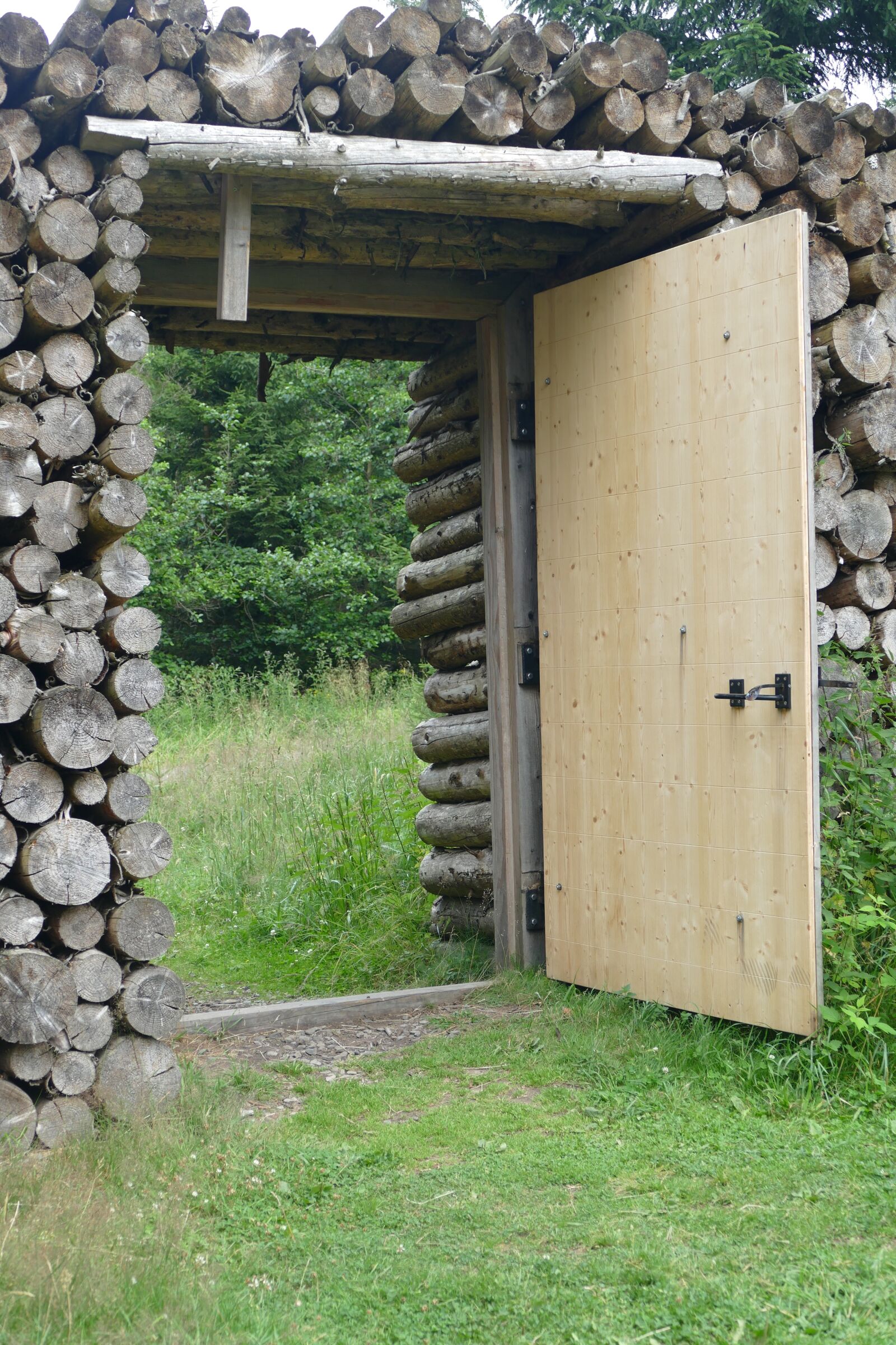 Panasonic Lumix DMC-FZ1000 sample photo. Wooden gate, door, by photography
