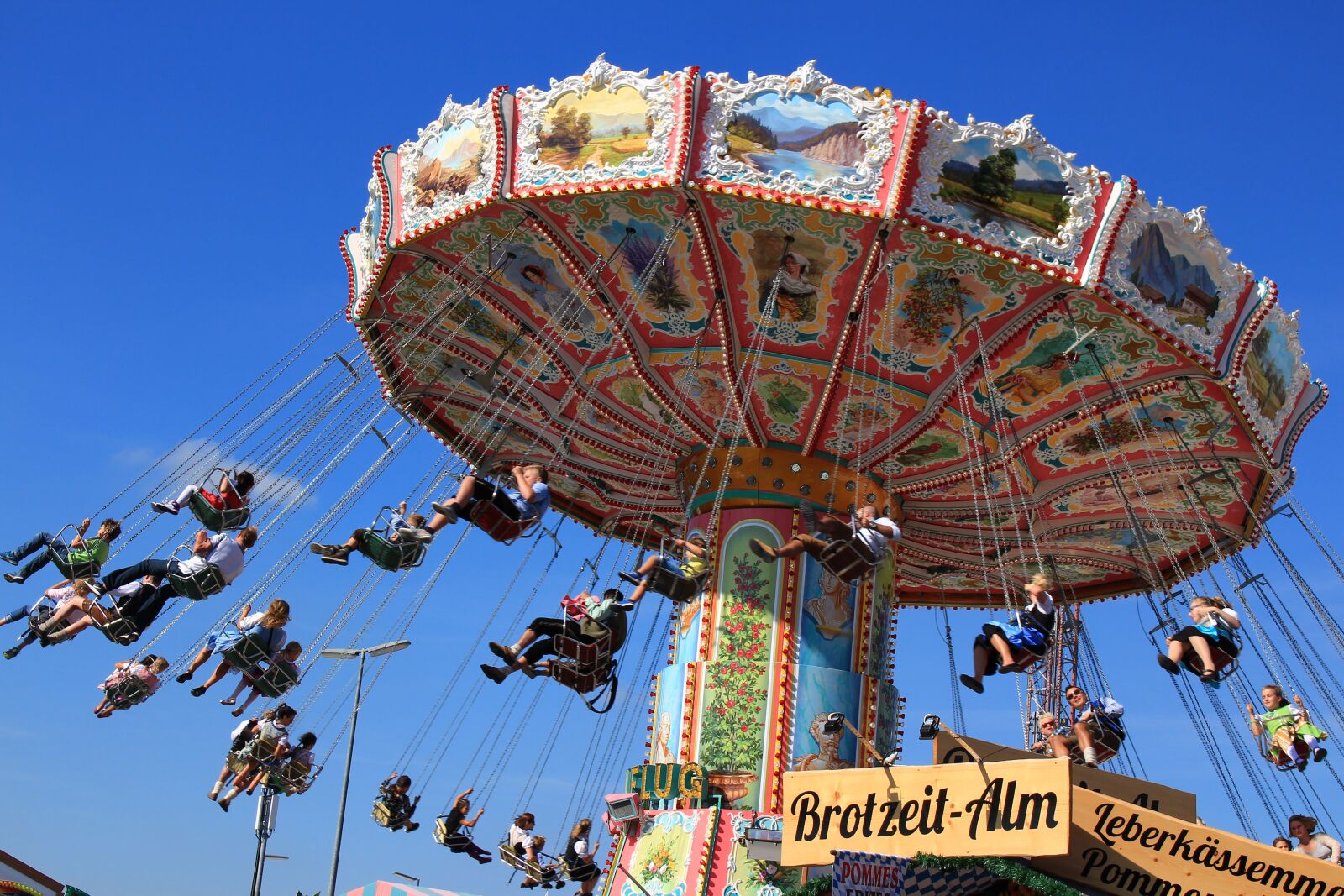 Canon EOS 700D (EOS Rebel T5i / EOS Kiss X7i) sample photo. Oktoberfest, chain carousel, blue photography