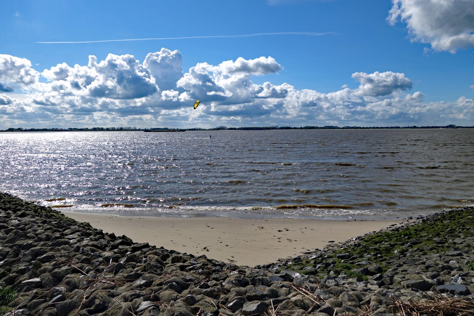 Sony Cyber-shot DSC-RX100 II sample photo. Elbe, surfers, clouds photography