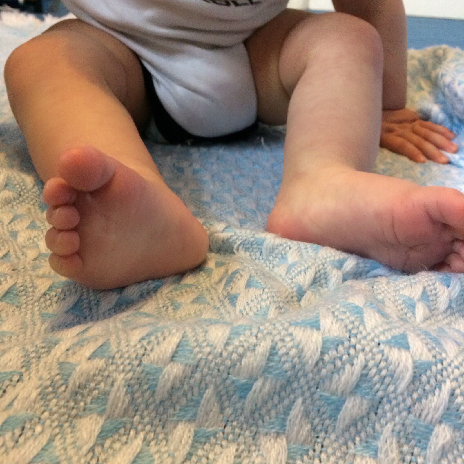 iPhone 5s back camera 4.15mm f/2.2 sample photo. Baby, feet, baby, toes photography