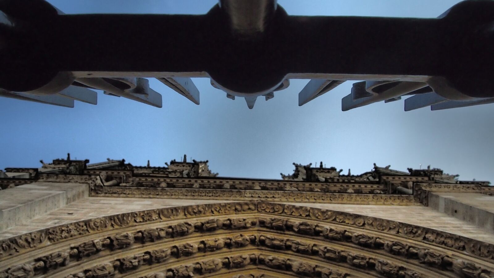 Olympus PEN E-PL3 sample photo. Paris, notre dame, church photography
