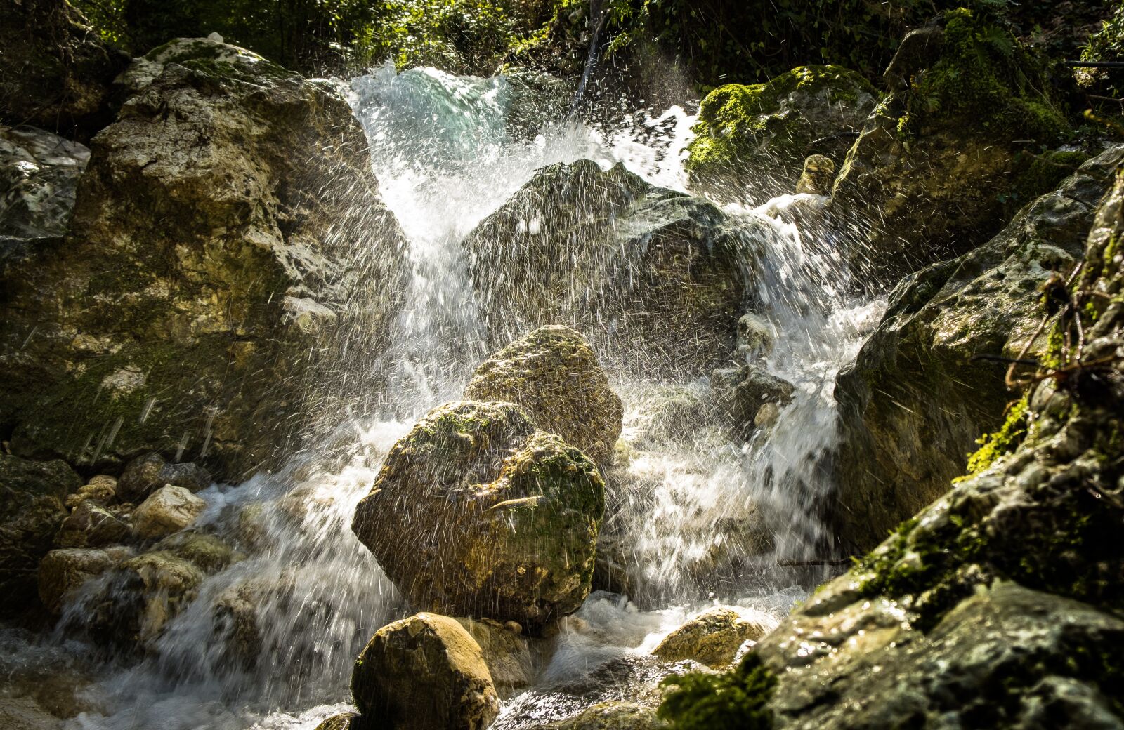 Fujifilm X-T20 sample photo. Torrent, water, momentum photography