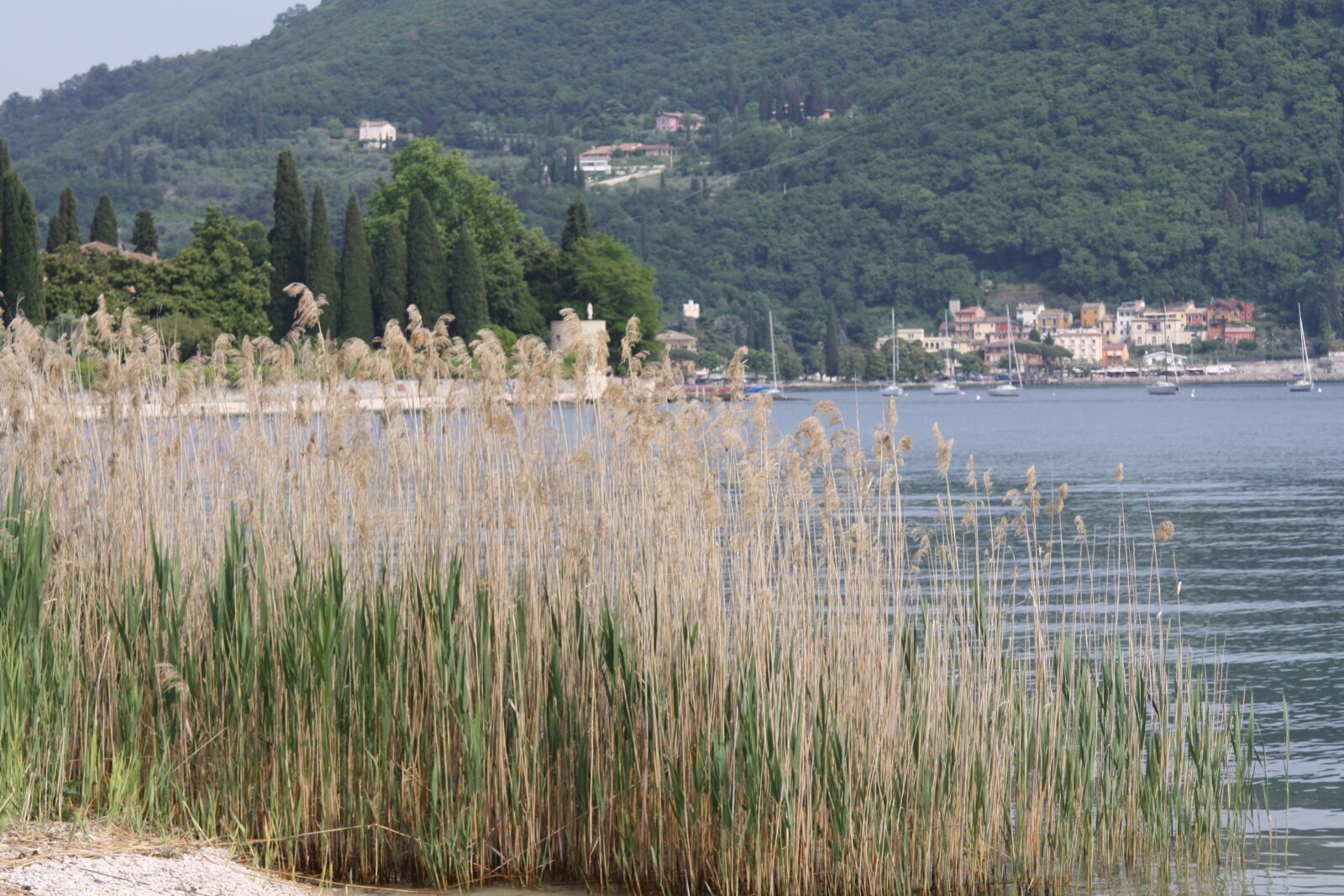 Canon EOS 1000D (EOS Digital Rebel XS / EOS Kiss F) sample photo. Garda, lake, mountains photography