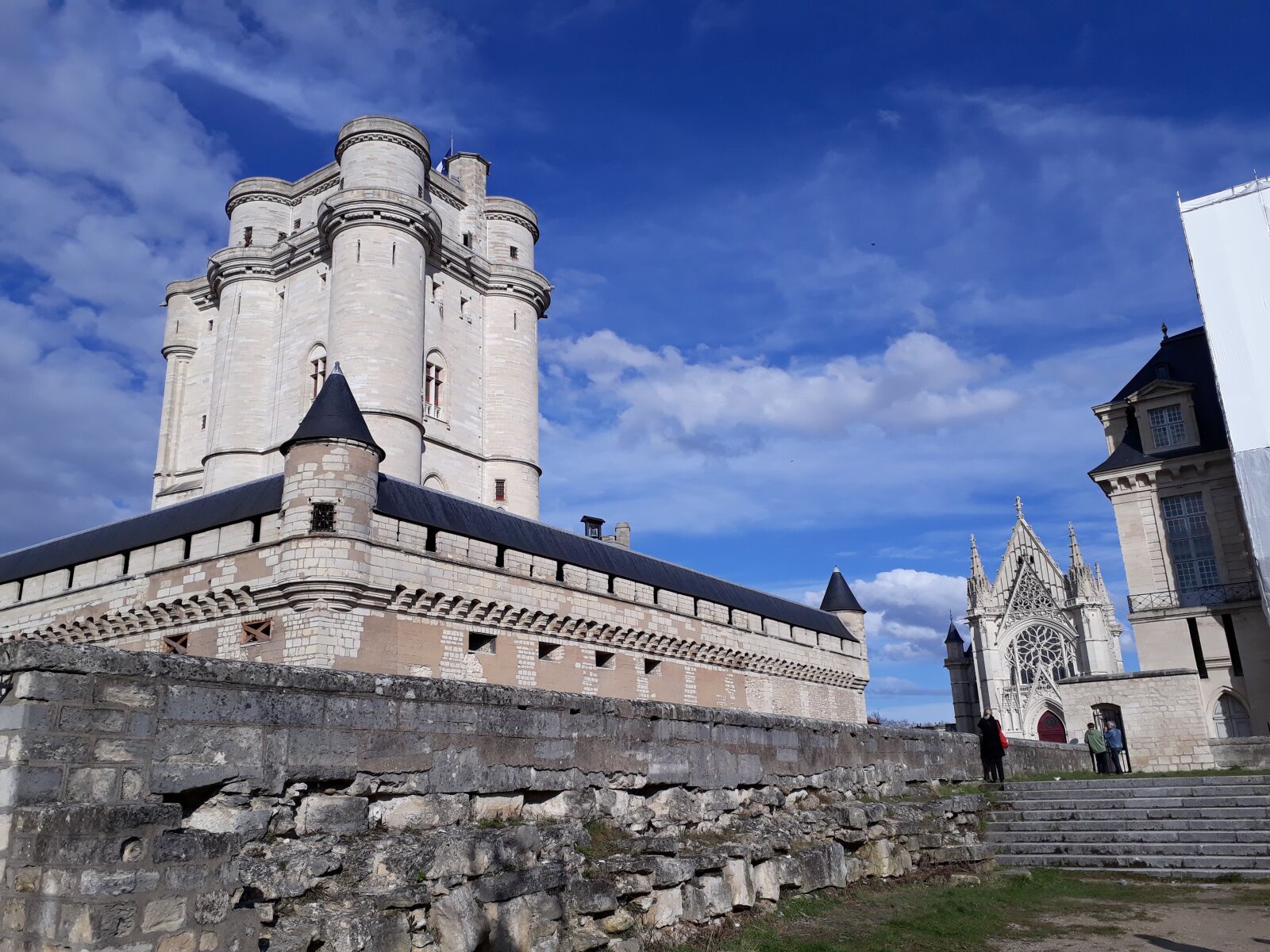 Samsung Galaxy A3(2017) sample photo. Vincennes, castle, architecture photography