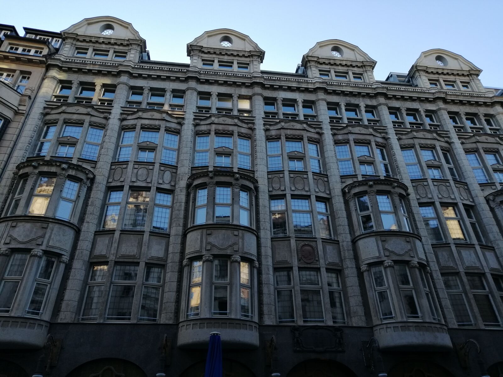 HUAWEI SNE-LX1 sample photo. Facade, old building, historical photography