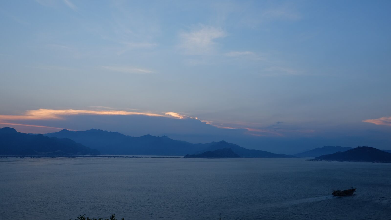 Fujifilm XC 16-50mm F3.5-5.6 OIS II sample photo. Sunset, sky, beach photography