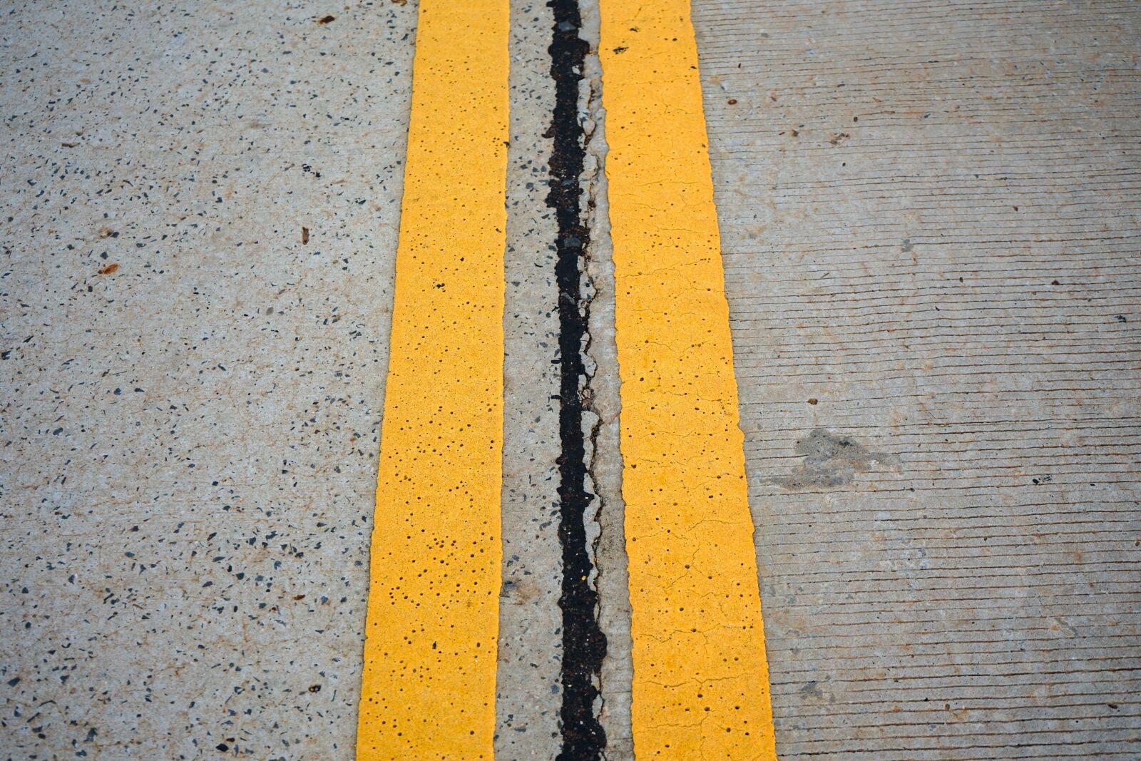 Sony a7 II + Sony FE 28-70mm F3.5-5.6 OSS sample photo. Road, concrete, street photography