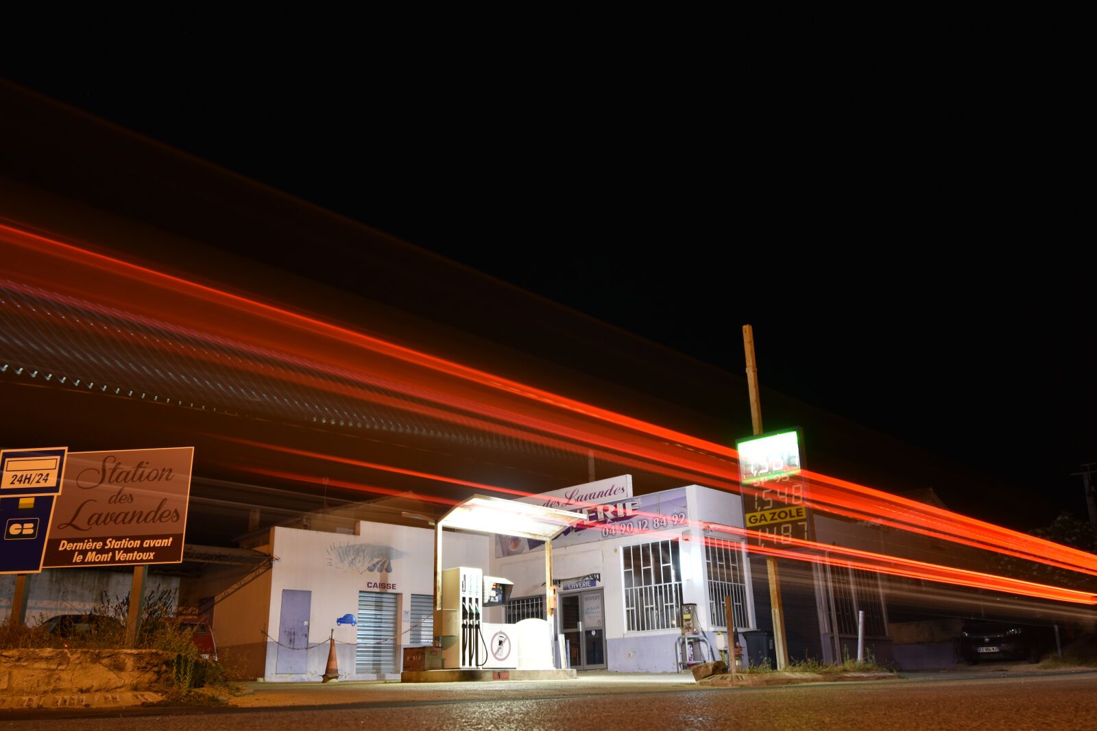 Nikon D5500 sample photo. Service station, shell, red photography