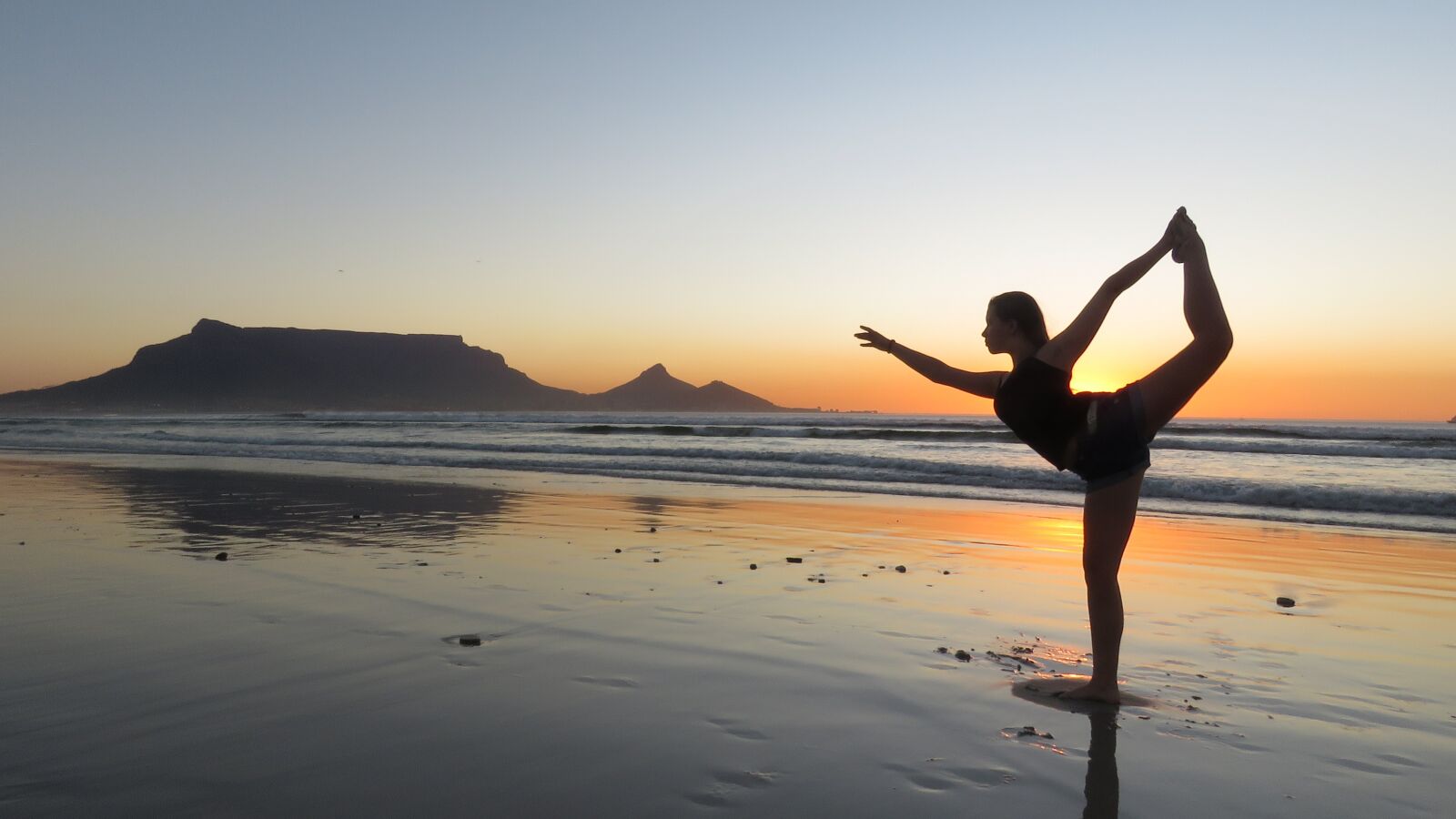 Canon PowerShot SX60 HS sample photo. Yoga, girl, beach photography