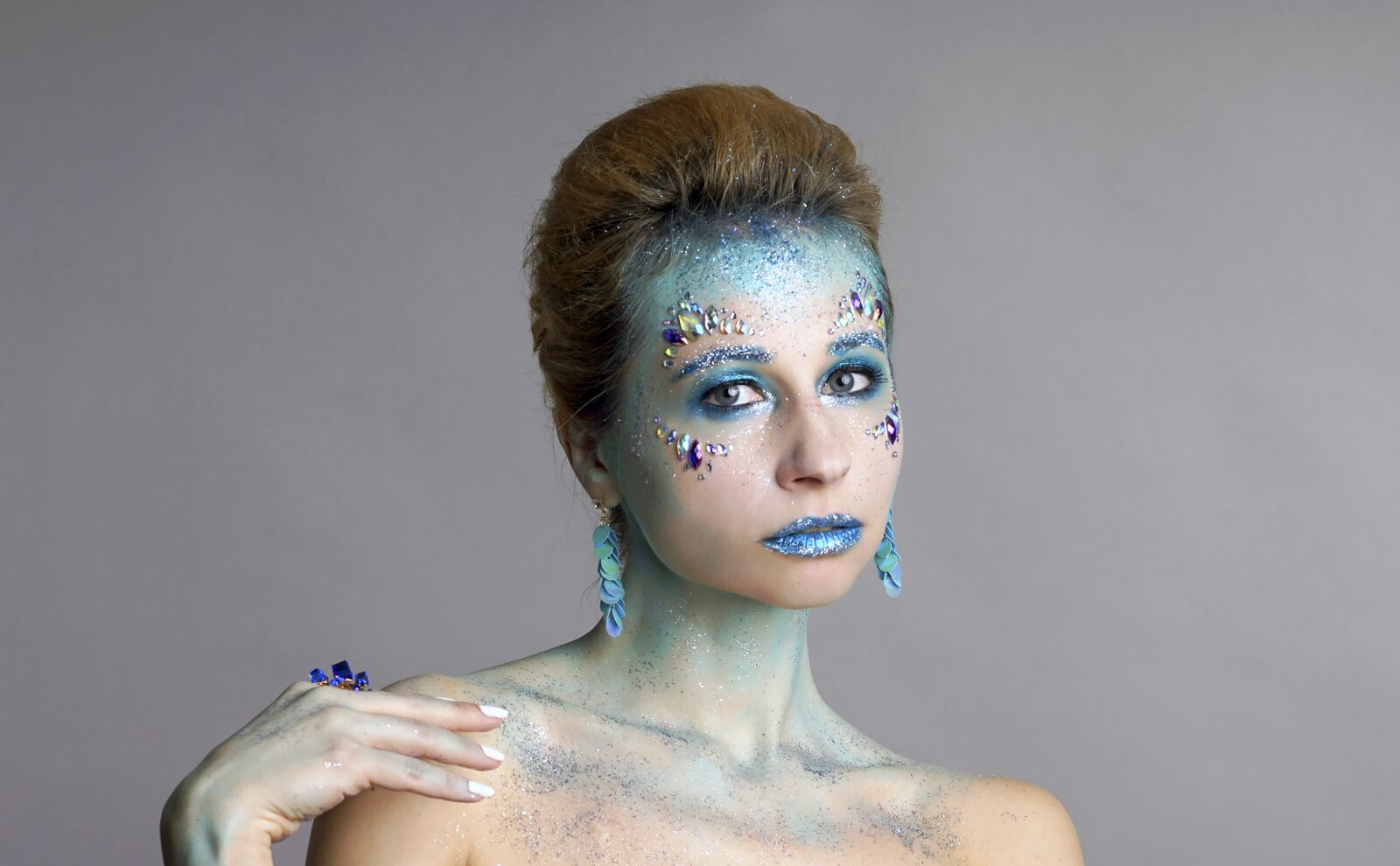 Sony ILCA-77M2 sample photo. Face art, tinsel, rhinestones photography