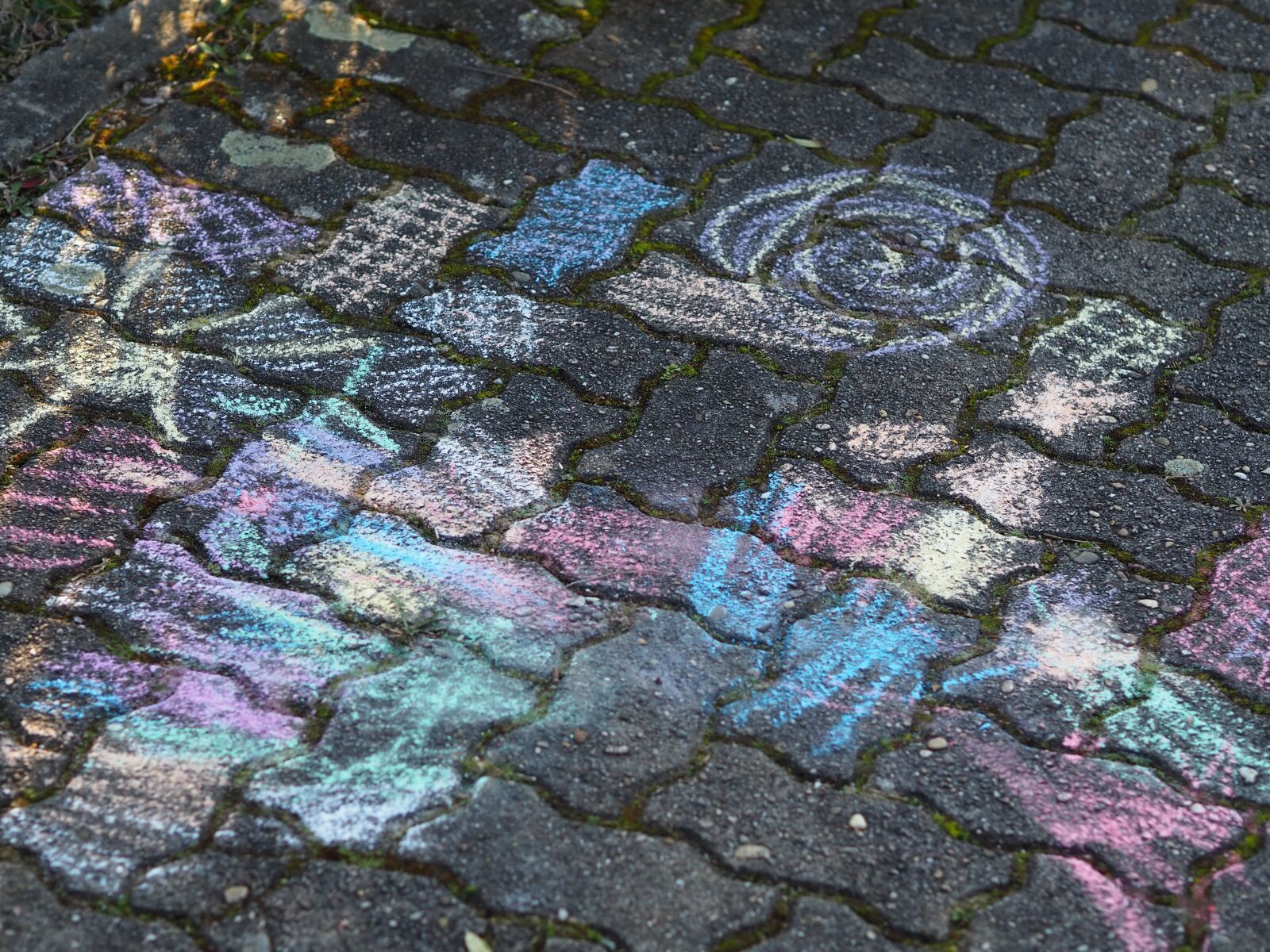 Olympus PEN E-PL9 sample photo. Chalk, road, children drawing photography