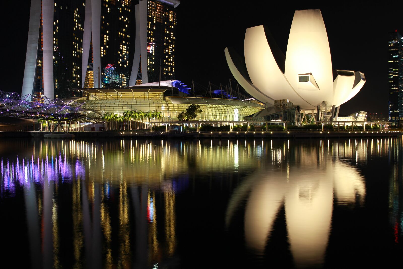 Canon EOS 550D (EOS Rebel T2i / EOS Kiss X4) sample photo. Singapore, night, marina photography