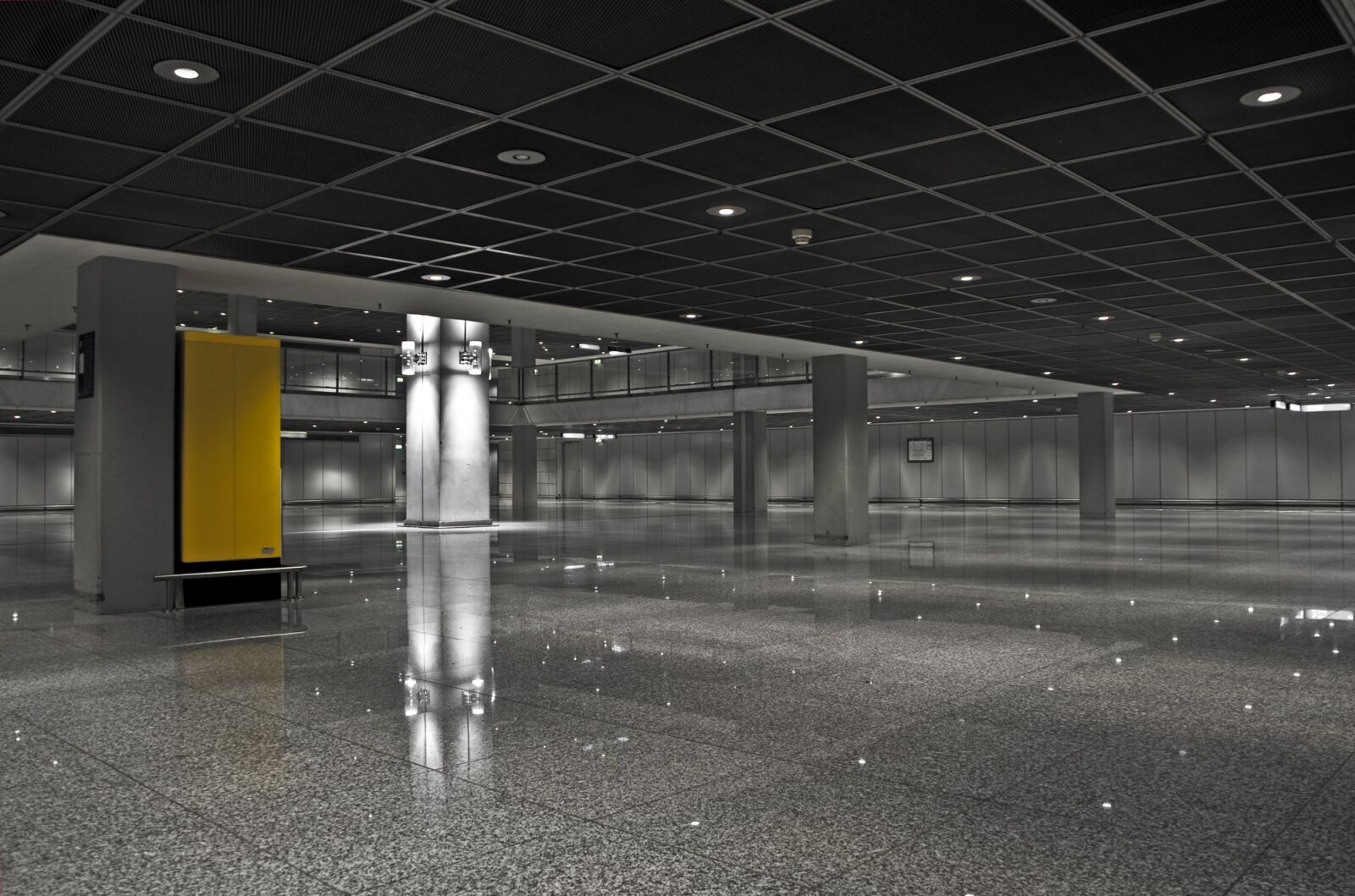 Nikon D90 sample photo. Hall, gloss, yellow photography