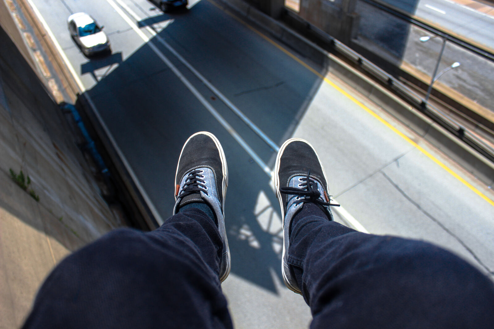 Canon EOS 600D (Rebel EOS T3i / EOS Kiss X5) sample photo. Man, in, blue, pants photography