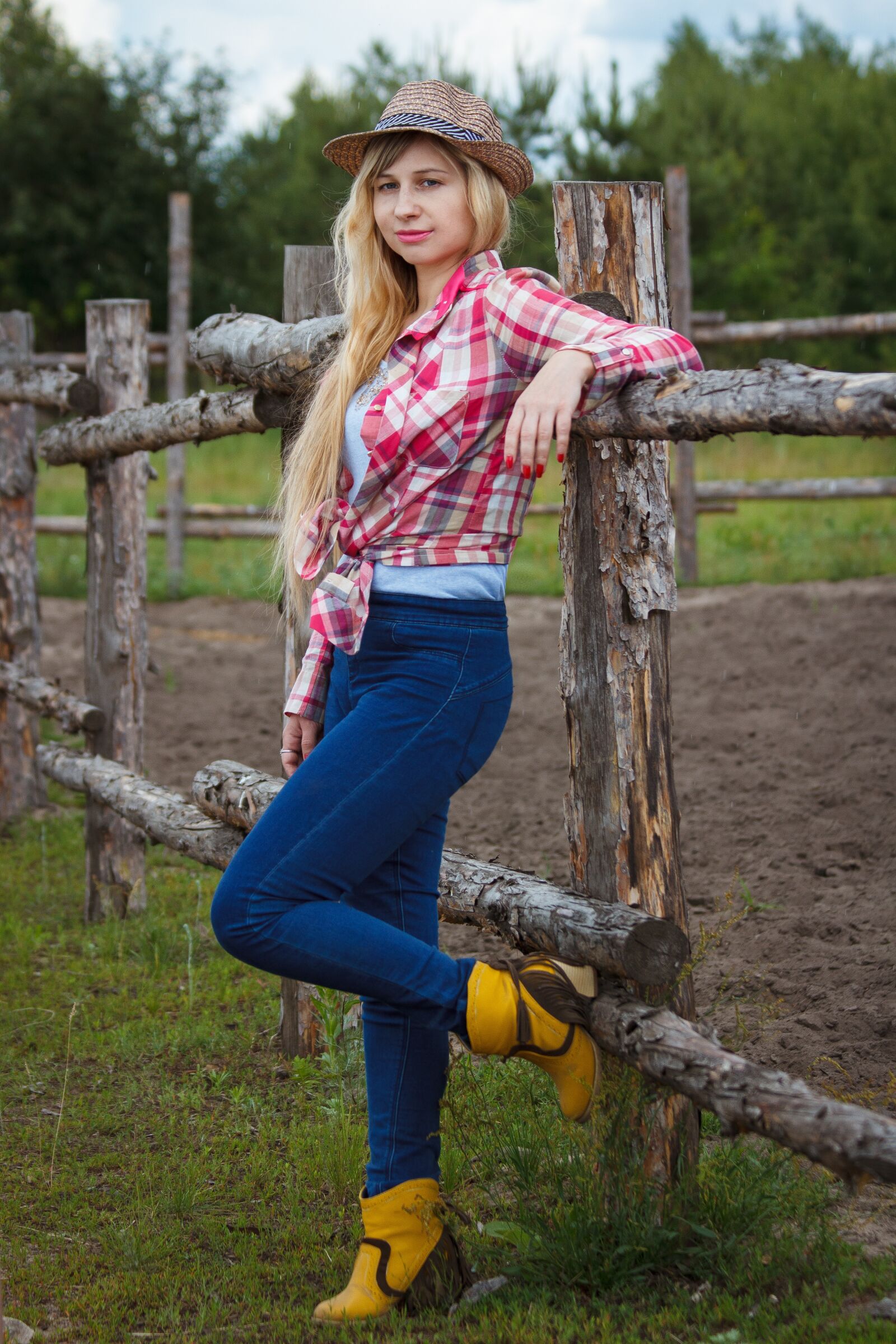 Canon EF 70-300mm F4-5.6 IS USM sample photo. Country, village, cowboy photography