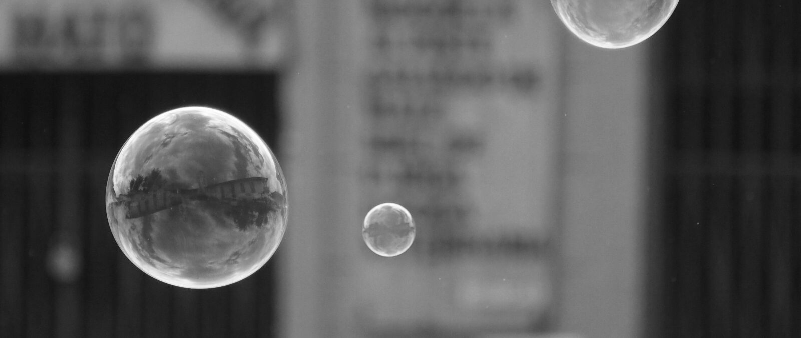 Sony SLT-A55 (SLT-A55V) sample photo. Image, bubble soap, black photography