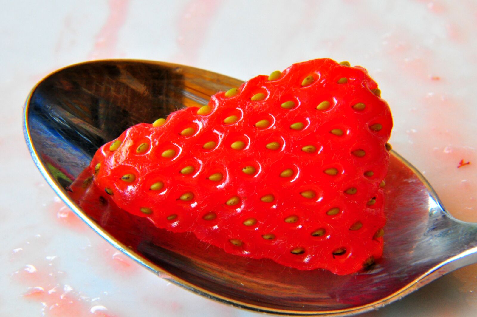 Nikon D5000 sample photo. Strawberry, fruit, sweet photography