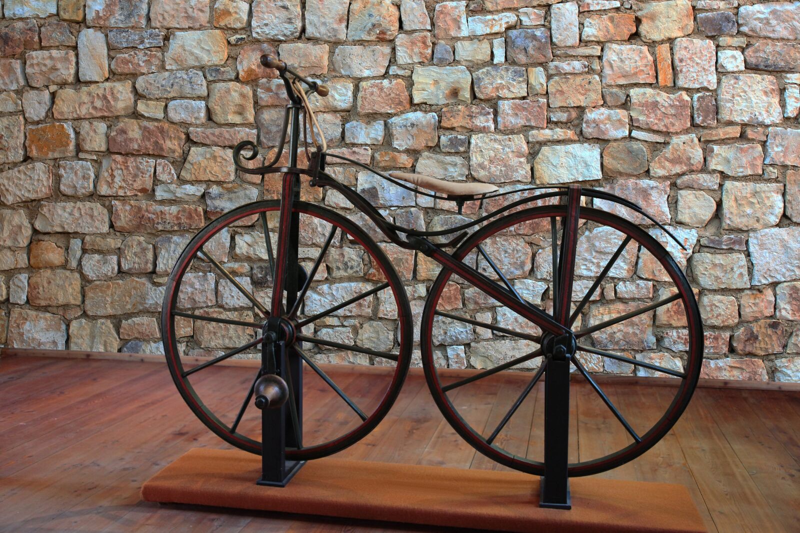Canon EOS 5D Mark II sample photo. Bike, old, wheel photography