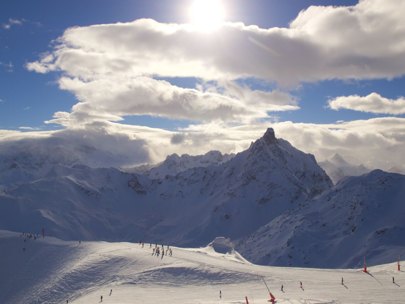Olympus E-520 (EVOLT E-520) sample photo. Mountains, sun, snow photography
