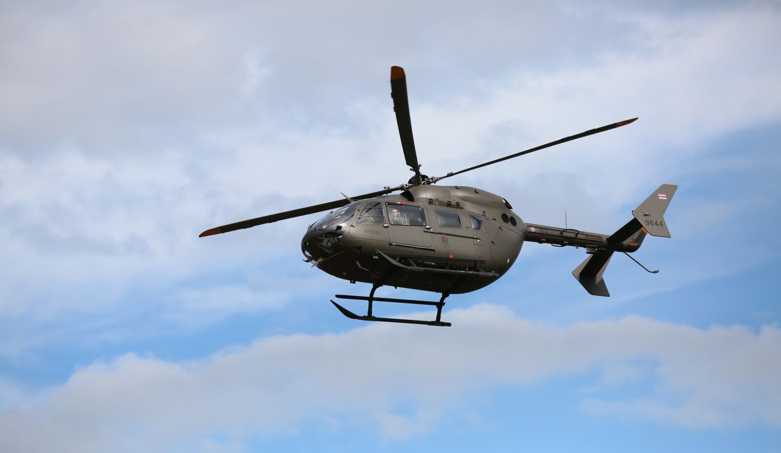 Canon EOS 5D Mark III sample photo. Gray, helicopter, on, air photography